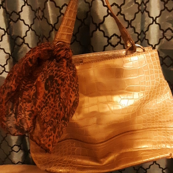 Tommy Hilfiger hangs bag - Picture 4 of 8